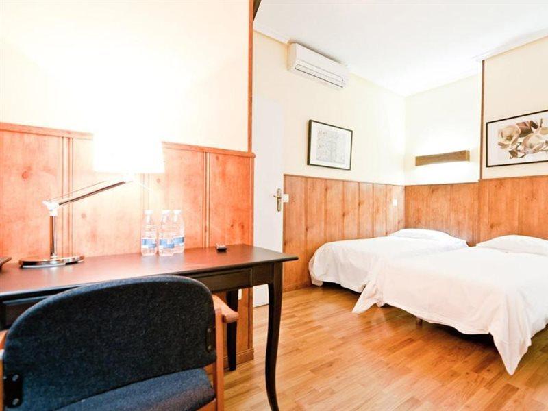 Hostal Asuncion Madrid Luaran gambar