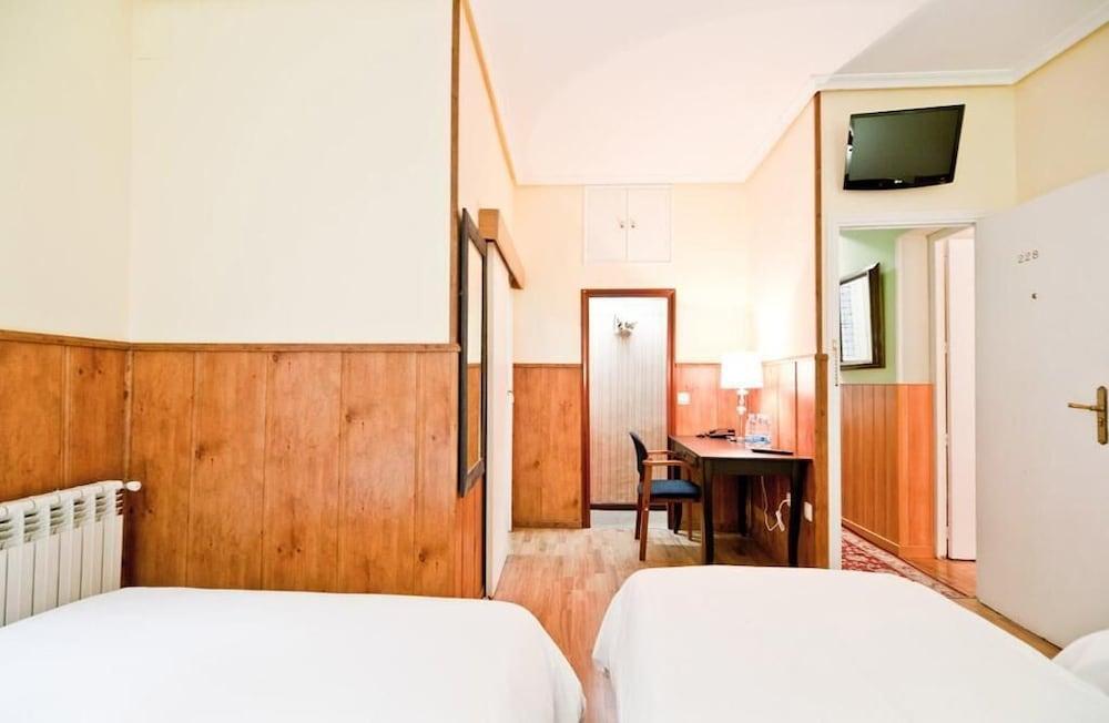 Hostal Asuncion Madrid Luaran gambar