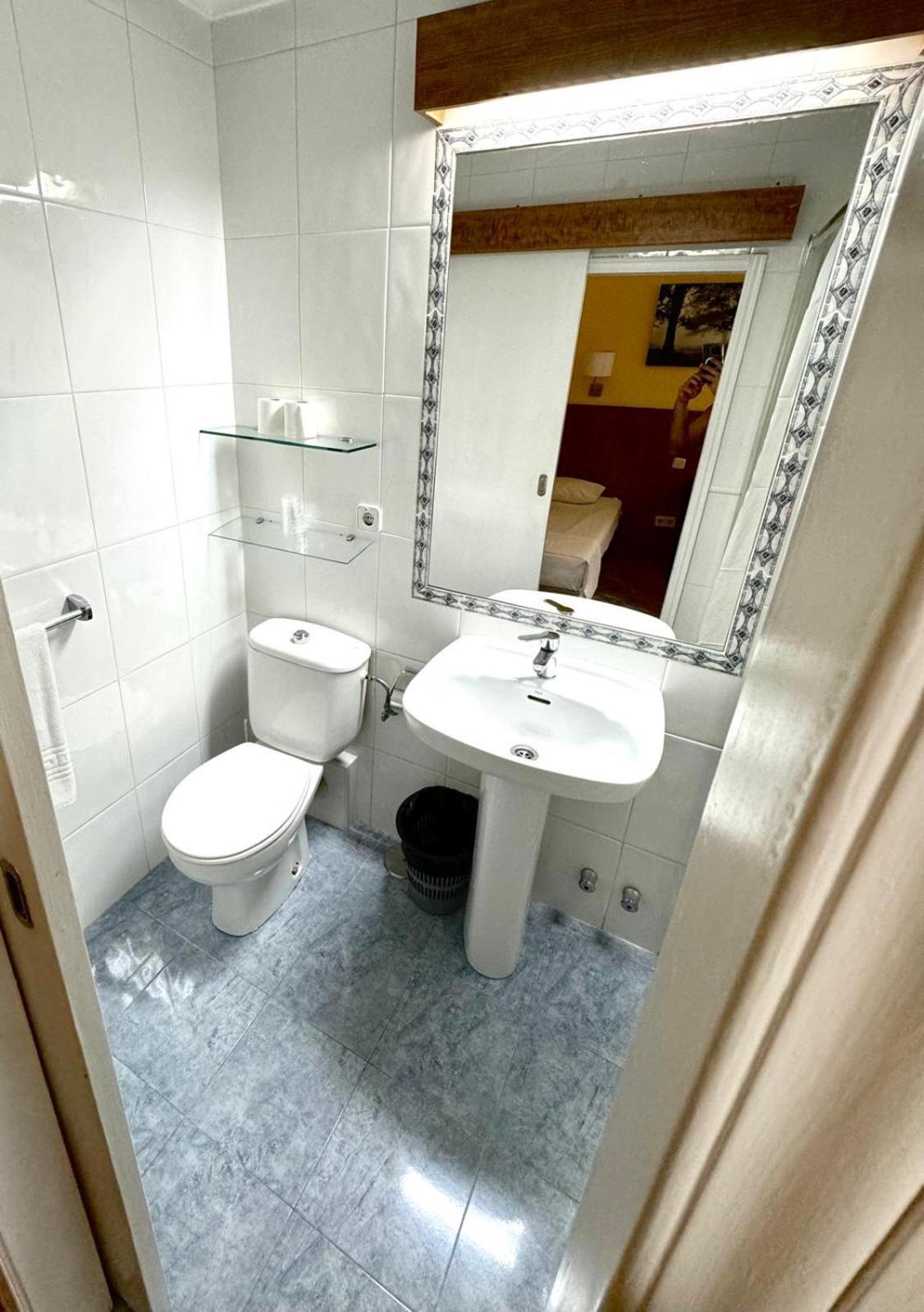 Hostal Asuncion Madrid Luaran gambar